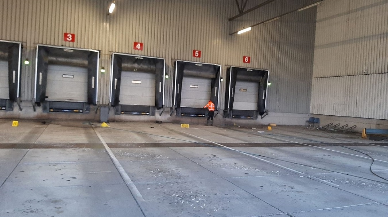 Laad- en losplaats reinigen NA