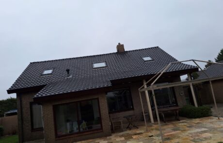 Reinigen dak Bergen op Zoom Achterkant NA