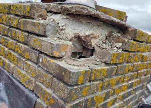 Kapot metselwerk schoorsteen