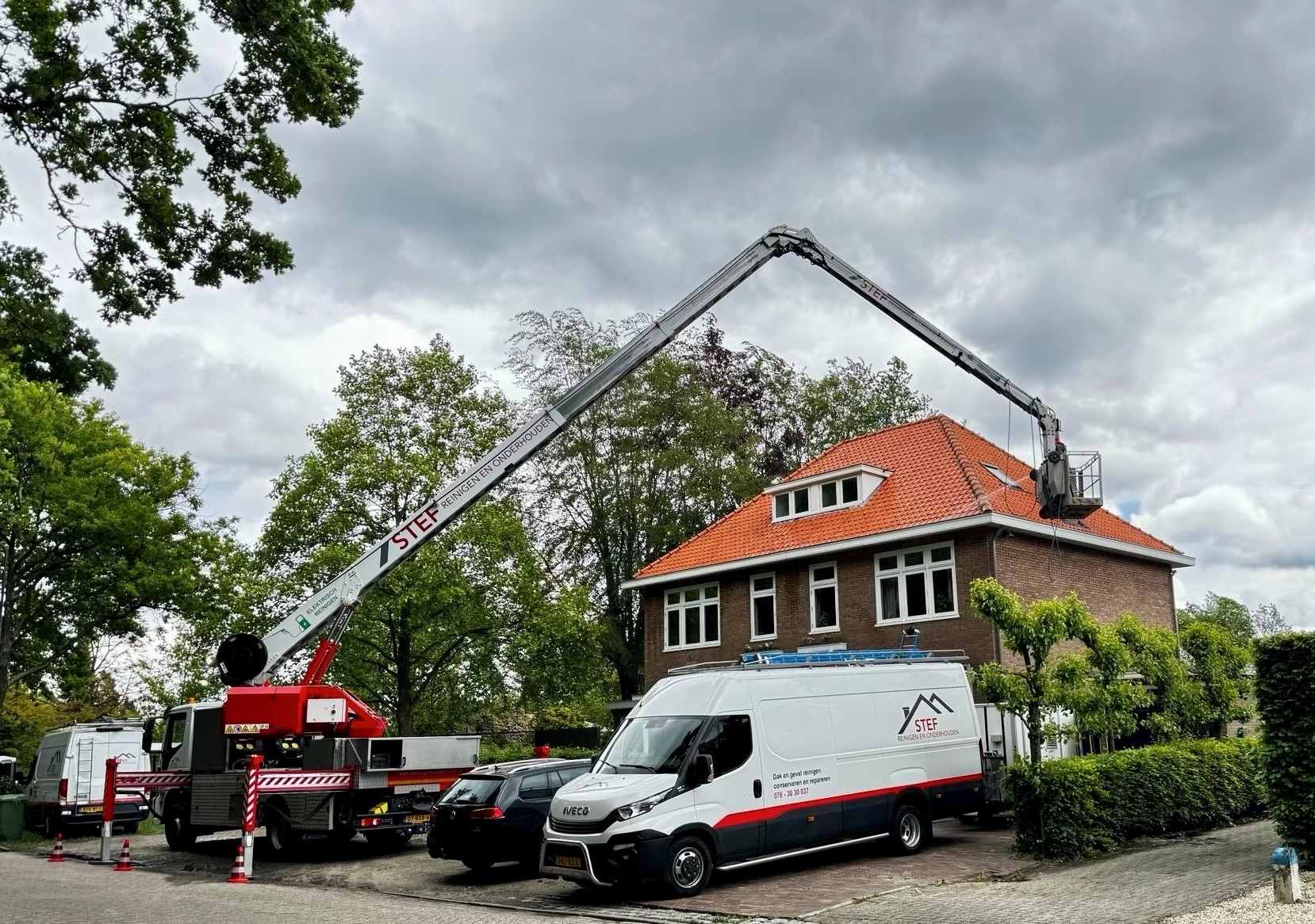 Dakpannen reinigen NA Oosterhout